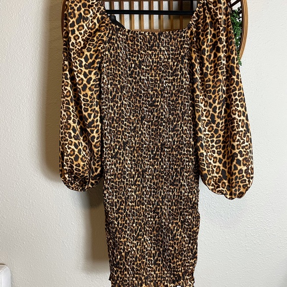 Fashion nova silk scrunched cheetah dress with poofed  sleeves - Picture 7 of 7